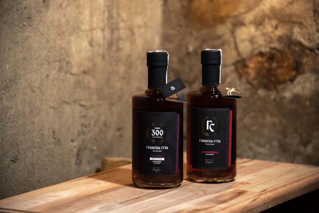 dve-flase-rakije-moravka-kupaza